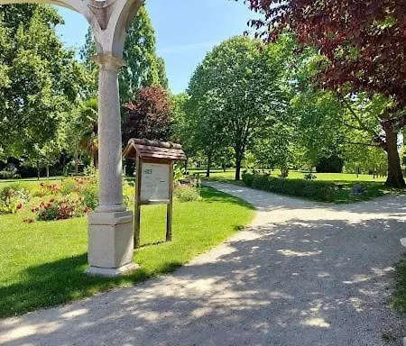 Charming Garden Floor 아파트 *